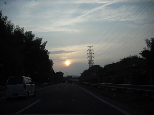 夕日に向かって突っ走れ！