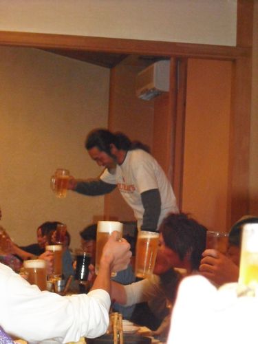 乾杯の音頭は組長こと、大和さん