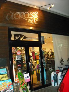 across伊那店